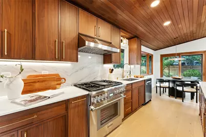 2029 152nd Avenue SE, Bellevue, WA 98007 - Photo 8