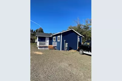 217 Bradford Street, Raymond, WA 98577 - Photo 2