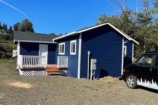 217 Bradford St, Raymond, WA 98577 - Photo 2