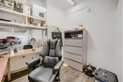 8220 S Tacoma Way, Lakewood, WA 98499 - Photo 12