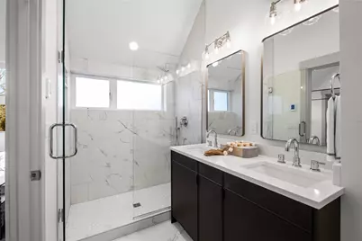 2935 39th Avenue SW, Seattle, WA 98116 - Photo 14