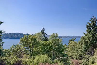 4715 81st Avenue SE, Mercer Island, WA 98040 - Photo 2