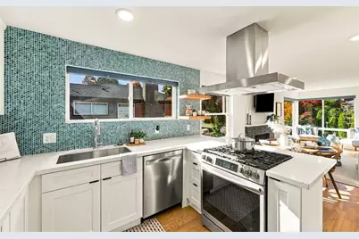 2562 56th Avenue SW, Seattle, WA 98116 - Photo 8