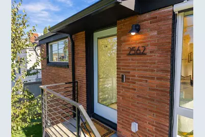 2562 56th Avenue SW, Seattle, WA 98116 - Photo 2