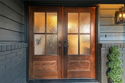 11516 Bartlett Avenue NE, Seattle, WA 98125 - Photo 2
