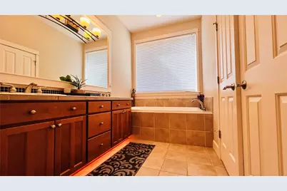 725 S 38th Court, Renton, WA 98055 - Photo 10