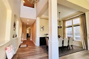 725 S 38th Ct, Renton, WA 98055 - Photo 2