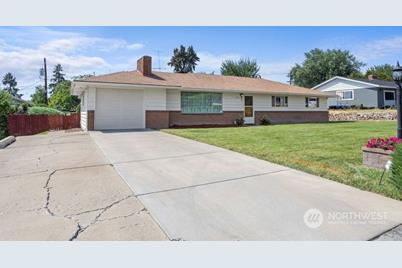 208 S 60th Avenue, Yakima, WA 98908 - Photo 1