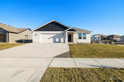 205 N Sandy Lp, Moses Lake, WA 98837 - Photo 1