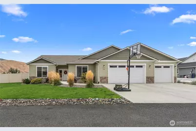 156 Starlight Avenue, Wenatchee, WA 98801 - Photo 1