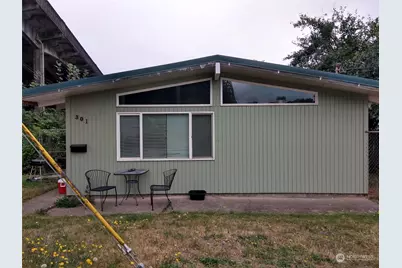 301 1st Avenue, Kelso, WA 98626 - Photo 1