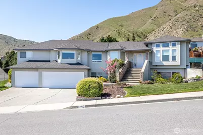 740 Castle Heights Drive, Wenatchee, WA 98801 - Photo 1