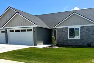 922 NE Tyler Pl, East Wenatchee, WA 98802 - Photo 1