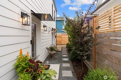 128 28th Ave #B, Seattle, WA 98122 - Photo 1