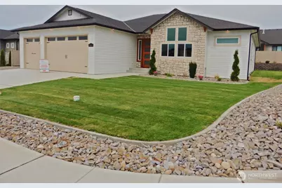 2663 7th Street SE, East Wenatchee, WA 98802 - Photo 1