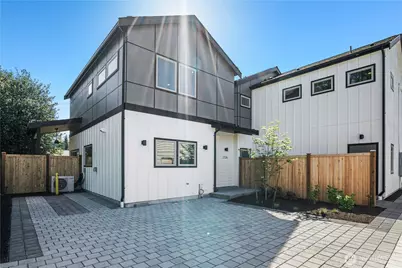 2326 NE 128th Street, Seattle, WA 98125 - Photo 1