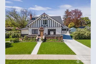 124 S Franklin Avenue, Wenatchee, WA 98801 - Photo 1