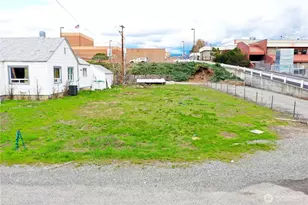 25 Elm St S, Omak, WA 98841 - Photo 1