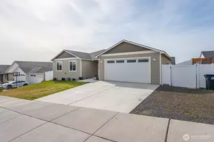 1329 W Bonneville St, Moses Lake, WA 98837 - Photo 1