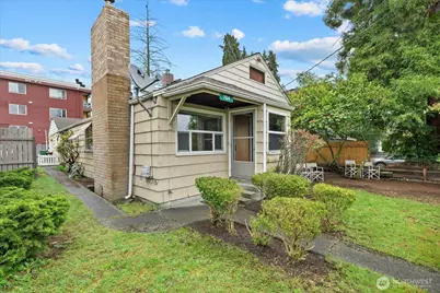 704 N 104th Street, Seattle, WA 98133 - Photo 1