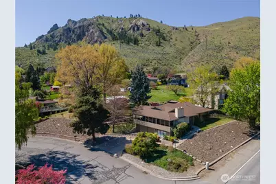 1200 Summer Hill Place, Wenatchee, WA 98801 - Photo 1