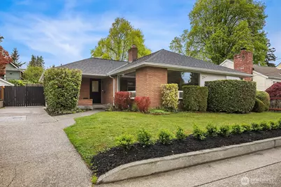 726 N 86th Street, Seattle, WA 98103 - Photo 1