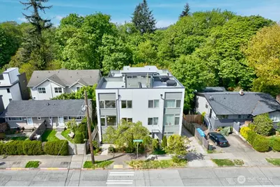 3236 W Government Way, Seattle, WA 98199 - Photo 1