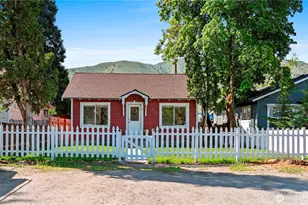 314 E Okanogan Ave, Chelan, WA 98816 - Photo 1