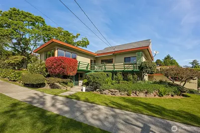 5004 38th Avenue NE, Seattle, WA 98105 - Photo 1