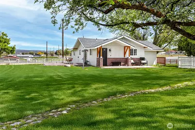 21 Hexon Road, Selah, WA 98942 - Photo 1