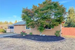 301 Seattle St E, Rainier, WA 98576 - Photo 1