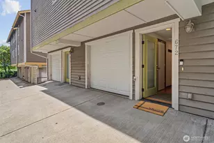 672 NE 40th St, Seattle, WA 98105 - Photo 1