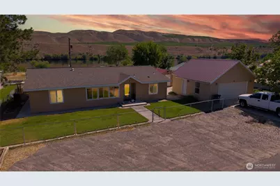 419 Fairview Ave., Bridgeport, WA 98813 - Photo 1