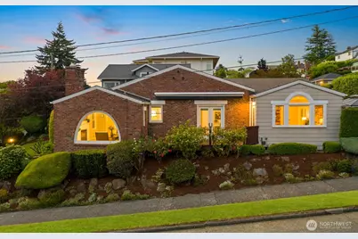 2802 29th Avenue W, Seattle, WA 98199 - Photo 1