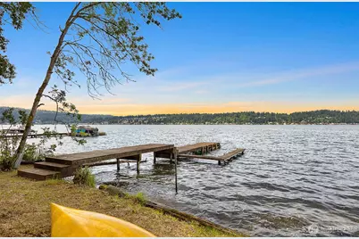 1711 E Lake Sammamish Place SE, Sammamish, WA 98075 - Photo 1