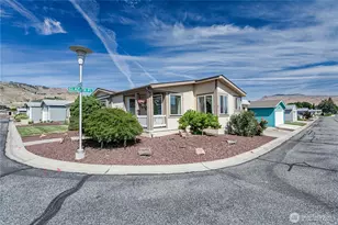 1700 Twin Peaks Dr, Wenatchee, WA 98801 - Photo 1