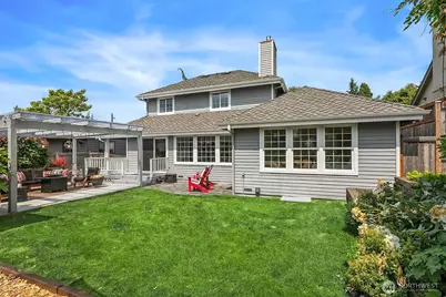 527 16th Avenue W, Kirkland, WA 98033 - Photo 1