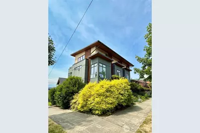 2705 Franklin Avenue E, Seattle, WA 98102 - Photo 1