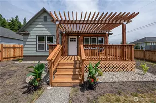 1203 Larch St, Raymond, WA 98577 - Photo 1