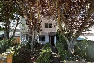 10511 Midvale Ave N, Seattle, WA 98133 - Photo 1