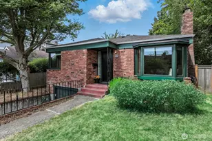 304 NW 76th St, Seattle, WA 98117 - Photo 1