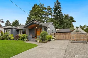 916 NE 117th St, Seattle, WA 98125 - Photo 1
