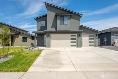 896 L Street NE, Ephrata, WA 98823 - Photo 1