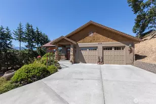 822 E Oak St, Sequim, WA 98382 - Photo 1