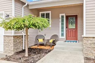 818 Madeline St, Port Angeles, WA 98363 - Photo 1