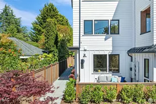 3812 31st Ave W, Seattle, WA 98199 - Photo 1