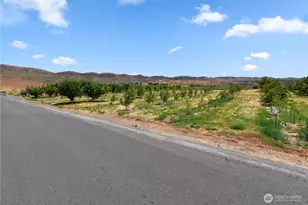 2851 2nd St SE, East Wenatchee, WA 98802 - Photo 1