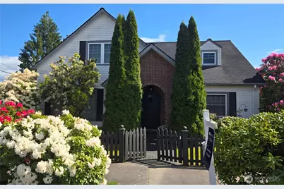 237 C Street SW, Castle Rock, WA 98611 - Photo 1