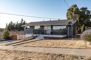 1546 NE 2nd Ave, Oak Harbor, WA 98277 - Photo 1