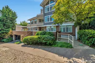 611 Highland Dr, Seattle, WA 98109 - Photo 1